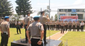 Usai Upacara Farewell, Puluhan Komunitas “Culik” Mantan Kapolres Bitung