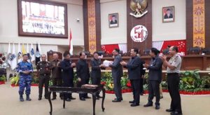 Ketua DPRD Andrei Angouw Ketuk Palu, Perda APBD Sulut 2019 Resmi Ditetapkan