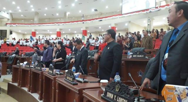 Ketua DPRD Sulut Andrei Angouw Lantik dan Ambil Sumpah Arifin Dunggio 9 Ketua DPRD Sulut Andrei Angouw Lantik dan Ambil Sumpah Arifin Dunggio
