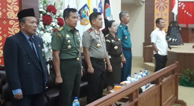 Ketua DPRD Sulut Andrei Angouw Lantik dan Ambil Sumpah Arifin Dunggio 13 Ketua DPRD Sulut Andrei Angouw Lantik dan Ambil Sumpah Arifin Dunggio