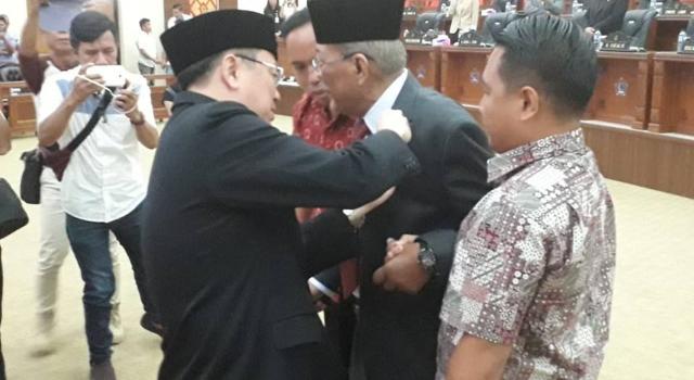Ketua DPRD Sulut Andrei Angouw Lantik dan Ambil Sumpah Arifin Dunggio 11 Ketua DPRD Sulut Andrei Angouw Lantik dan Ambil Sumpah Arifin Dunggio