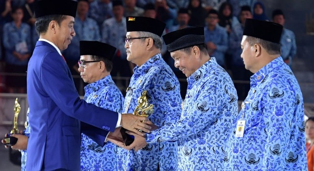 Hadiri HUT ke-47 KORPRI, Joko Widodo Apresiasi Peran ASN
