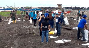 Ikut Pungut Sampah, Danny Kumayas Ajak Masyarakat Jadi Cuek Karena Ini