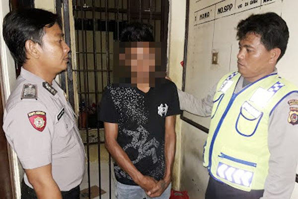 Tenteng Sajam di Tengah Jalan, Pria Ini diamankan Polisi