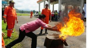 Rutin Dilakukan, Latihan Cara Pemadaman Api di Bandara Sam Ratulangi Libatkan Karyawan dan Stakeholder