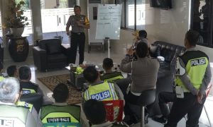 H-8 Natal, Kapolres Manado Bekali Satlantas Guna Antisipasi Kemacetan