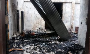 Lampu Natal Korslet, Rumah Permanen Ludes Terbakar