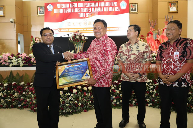 Gubernur Serahkan DIPA dan Dana Transfer Daerah serta Dana Desa