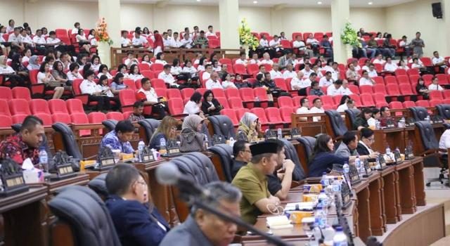 Rapat Paripurna DPRD Sulut: Andrei Angouw Apresiasi Pemprov Tindaklanjuti Aspirasi Masyarakat