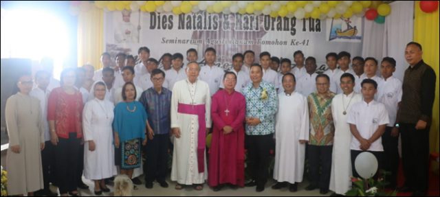 Wali Kota Tomohon Hadiri Dies Natalis Seminarium Agustinianum Tomohon ke-41