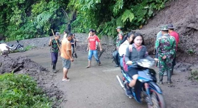 Sempat Longsor, Warga Kerja Bakti Buka Akses Jalan Malola-Motoling