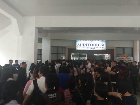 Membludak! Ribuan Peserta Ikuti Kuliah Umum Sri Mulyani di Unsrat