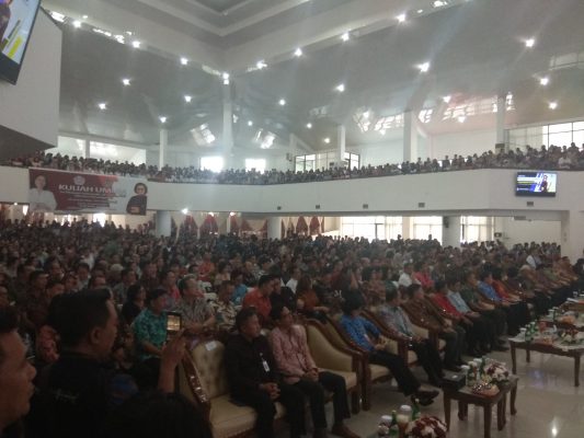 Membludak! Ribuan Peserta Ikuti Kuliah Umum Sri Mulyani di Unsrat
