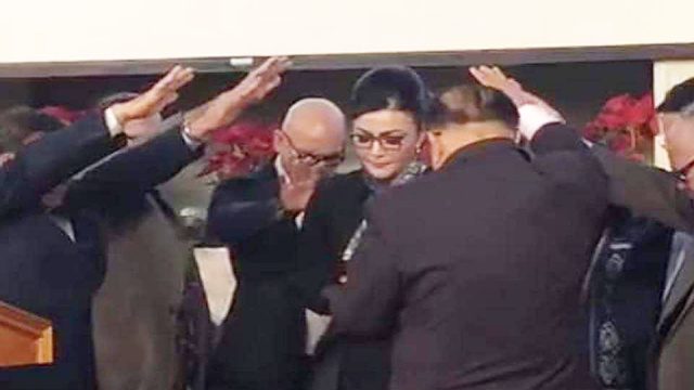 Beribadah di California, Bupati Tetty Paruntu Didoakan Hamba Tuhan