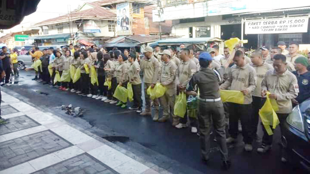 Tunjang Program Bersih Bupati Tetty Paruntu, Begini Aksi SatpolPP Minsel