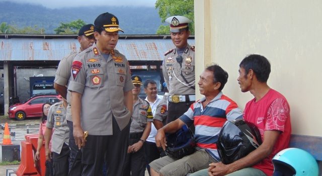 Sambangi Polres Minut, Kapolda Sigid Hardjanto Edukasi Pengendara Bermotor