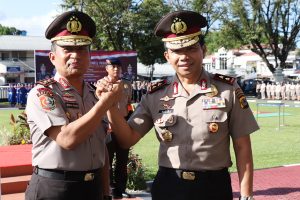 Pisah Sambut Kapolda Sulut, Bambang Waskito dan Remigius Hardjanto Pimpin Apel Bersama