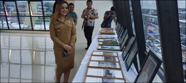 Sompotan Tinjau Kesiapan Pameran Foto Pelaksanaan Perekaman e-KTP