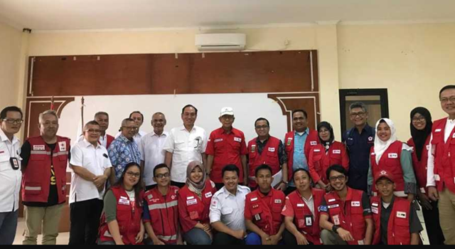 Presiden Lippo Group, Theo L Sambuaga bersama Palang Merah Indonesia (PMI)