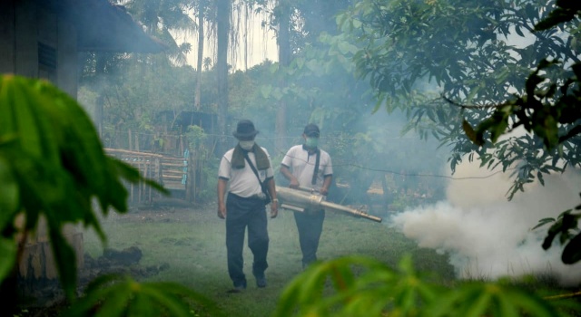 Lantamal VIII Lakukan Fogging di Bahowo, Bantu Berantas DBD