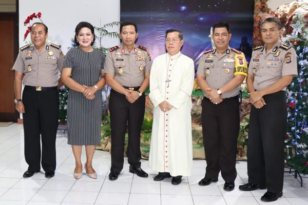 Jalin Silaturahmi, Kapolda Sulut Sambangi Keuskupan Manado