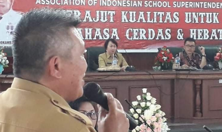 Senator Stefanus Liow Catat Aspirasi Pengawas Sekolah Minahasa