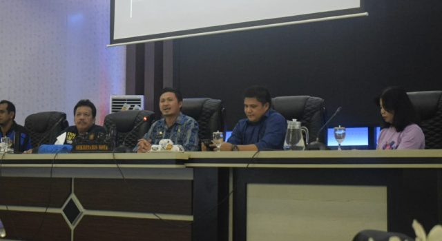 Sekda Ajak Nelayan Peduli Keberaihan Laut dari Sampah Plastik