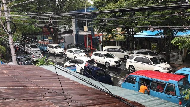 Hujan Guyur Manado, Jl Bethesda Macet Total