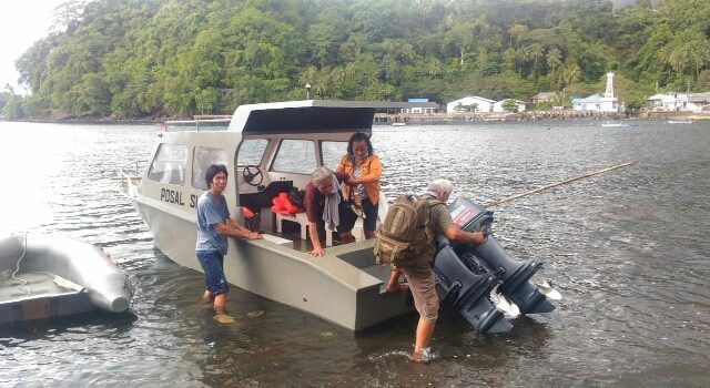 Ratusan Warga Terisolasi Akibat Banjir Lava Gunung Karangetang, Lanal Tahuna Evakuasi Warga Lewat Jalur Laut