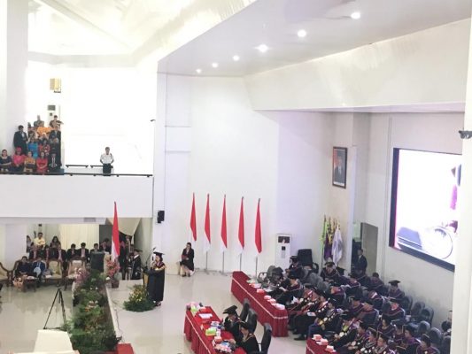 Dihadapan Ribuan Wisudawan, Ellen Kumaat: Wisuda Bukan Akhir Perjuangan, Tapi Awal Perjuangan