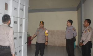 Jaga Ketat Logistik KPU, Kapolresta Manado Instruksikan Personel Gunakan Senjata Api