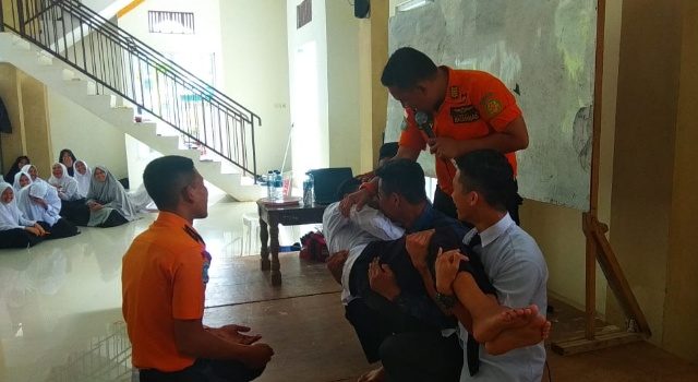 Basarnas Manado Goes to School