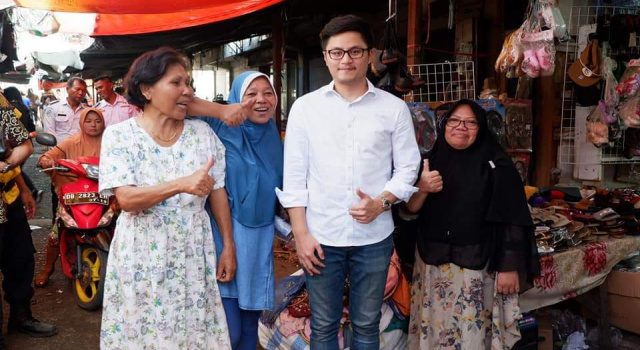 Rajin Turun ke Masyarakat, Elektabilitas Adrian Jopie Paruntu Meningkat