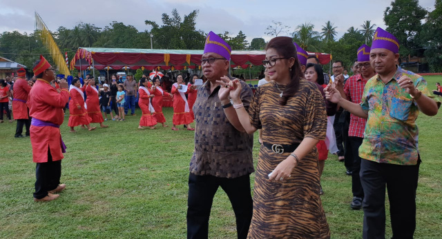 Robby Dondokambey Hadiri Upacara Adat Tulude di Sawangan