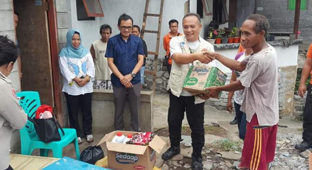 Anggota DPRD Ini Kawal Penyerahan Bantuan yang Disalurkan BPBD di Maesa