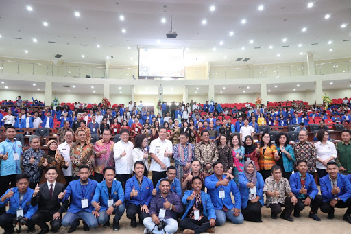 Hadirkan Utut Adianto, Ini Pesan Steven Kandouw pada Mahasiswa di Parlemen Kampus 9 Hadirkan Utut Adianto, Ini Pesan Steven Kandouw pada Mahasiswa di Parlemen Kampus