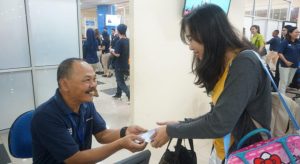 Layani Penumpang Sampai Bagi Voucher Makan Gratis di Bandara Sam Ratulangi, Ini Penyebabnya
