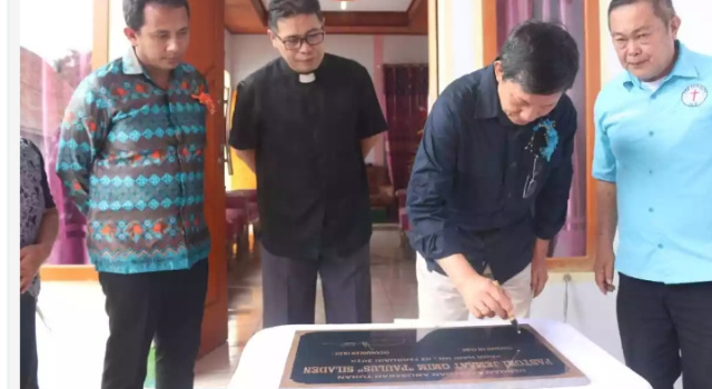 Vicky Lumentut Resmikan Gedung Pastori Paulus Siladen