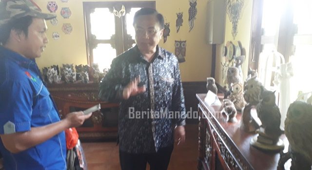 Apresiasi Kerajinan Lokal Langowan, Benny Mamoto Beri Alat Ukir Canggih Kepada Pemuda Manembo