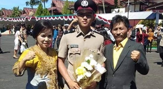 Vivi Wakary: Keberhasilan Anak Adalah Kebanggaan Orangtua 8 Vivi Wakary: Keberhasilan Anak Adalah Kebanggaan Orangtua