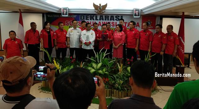 Eddyson Masengi saat membacakan deklarasi