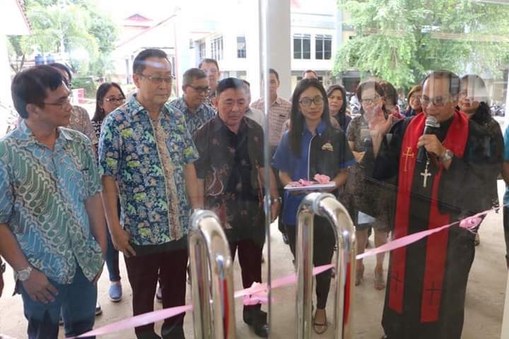 Resmikan Gedung Baru, Prof Grevo Gerung Tantang FEB Unsrat Miliki Akreditasi Internasional