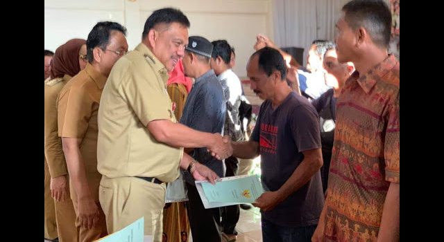 Lagi, 1243 Sertifikat Tanah Program PTSL Jokowi Diserahkan Olly Dondokambey
