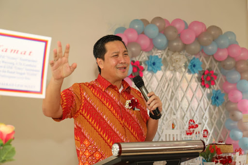 Analogi Nominal Steven Kandouw kepada Jemaat GPdI Victory Tountimomor