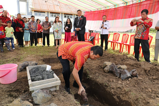 Analogi Nominal Steven Kandouw kepada Jemaat GPdI Victory Tountimomor