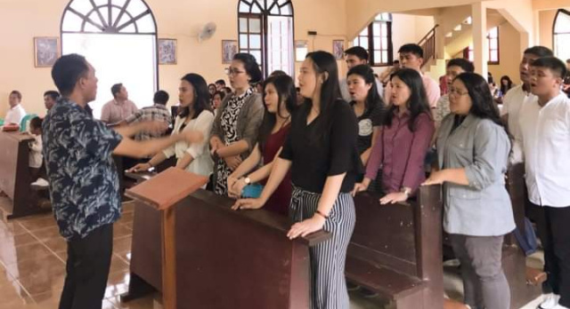 MCC Berbagi Berkat Lewat Paduan Suara di Stasi Tatelu