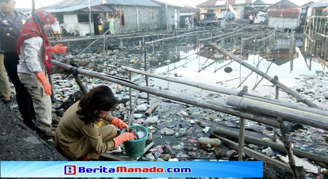 Bupati Tetty Paruntu Ajak Warga Kumpul Sampah 11 Bupati Tetty Paruntu Ajak Warga Kumpul Sampah