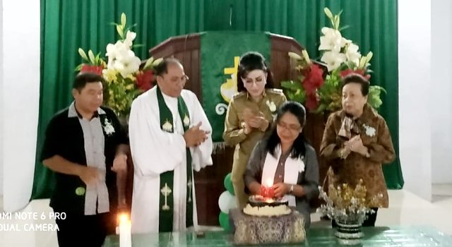 Bupati Tetty Paruntu Hadiri HUT ke-28 Jemaat Gibeon Mobongo 8 Bupati Tetty Paruntu Hadiri HUT ke-28 Jemaat Gibeon Mobongo
