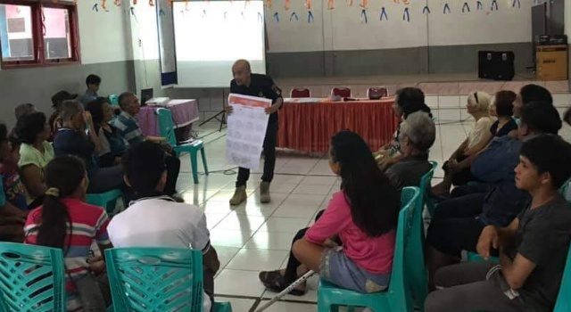 Komisioner KPU Ini Lintasi Bukit dan Lautan, Mengajak Warga Agar tak Golput