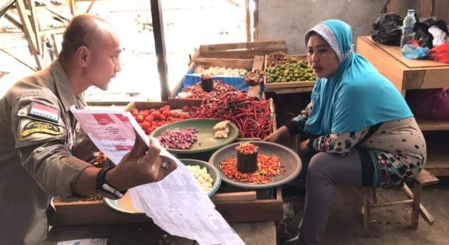 Komisioner KPU Ini Lintasi Bukit dan Lautan, Mengajak Warga Agar tak Golput